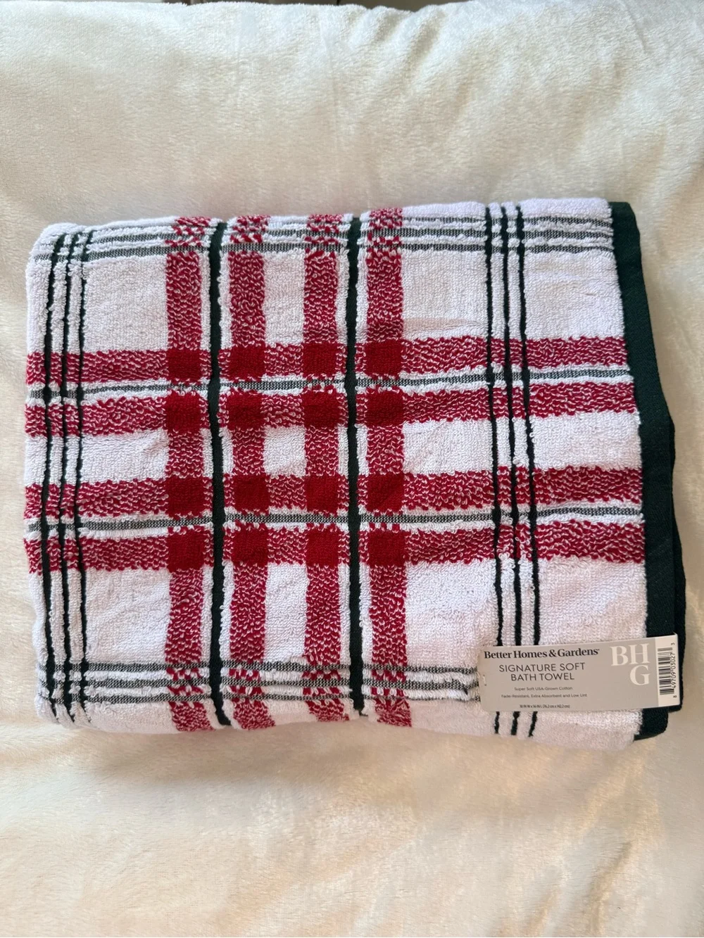 Better Homes And Gardens Red and Green Plaid Bath Towel